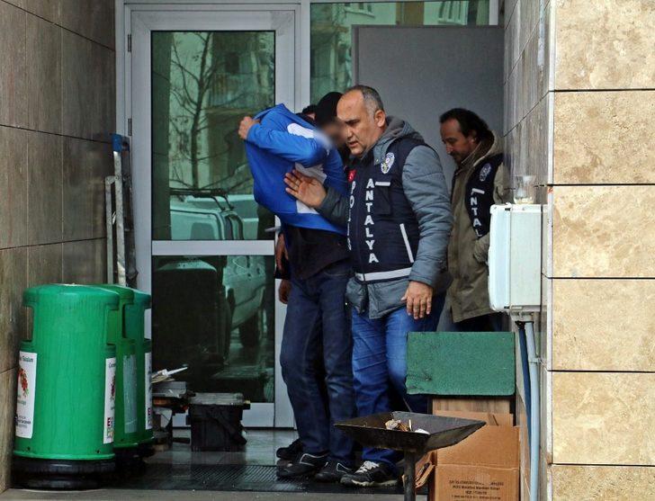 Para karşılığı çağırdığı kadınla basılan adamı "Sende hiç ar namus yok mu?” deyip gasp ettiler G2