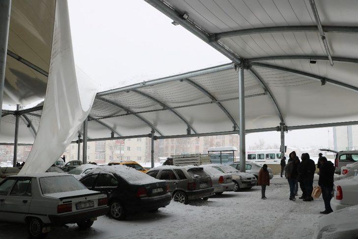 Pazar yeri çatısı yağan kara dayanamadı G2