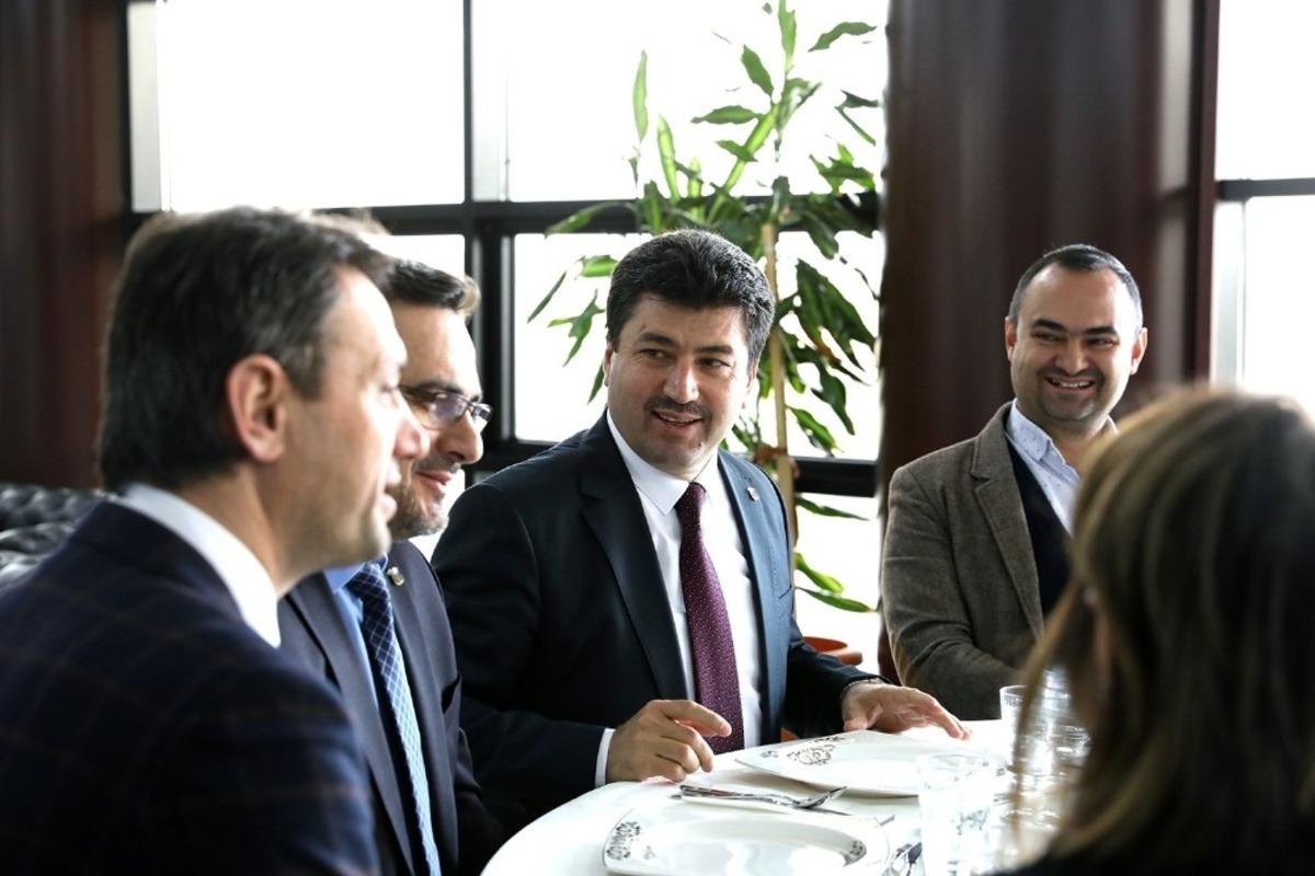 Rekt&ouml;r Sarıbıyık, &ouml;ğrenci topluluk başkanları ile bir araya geldi