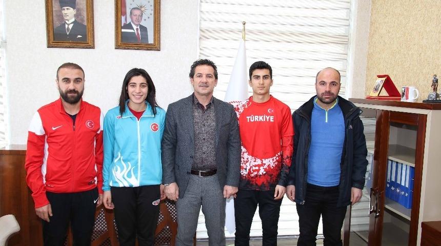 Vanlı atletlerden b&uuml;y&uuml;k başarı