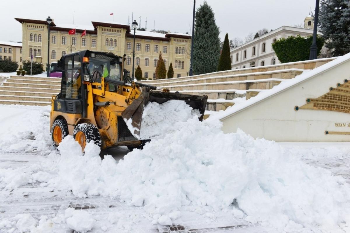 Kastamonu&rsquo;da karla m&uuml;cadele &ccedil;alışmaları s&uuml;r&uuml;yor