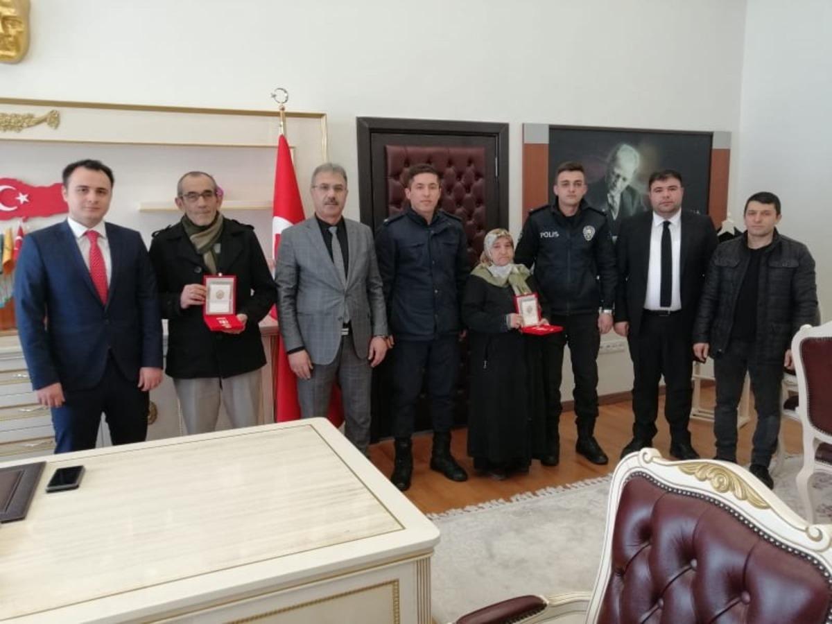 Kıbrıs gazilerine devlet &ouml;v&uuml;n&ccedil; madalyası verildi