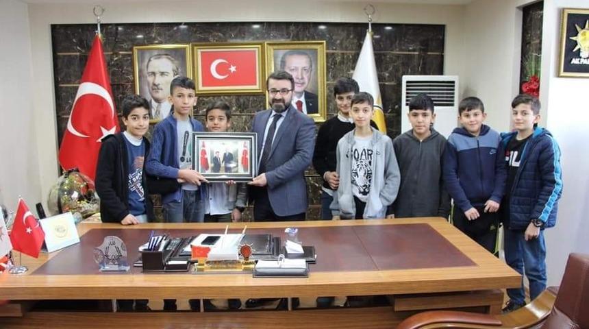 &Ccedil;ocuklardan Başkan G&uuml;r&rsquo;e ziyaret