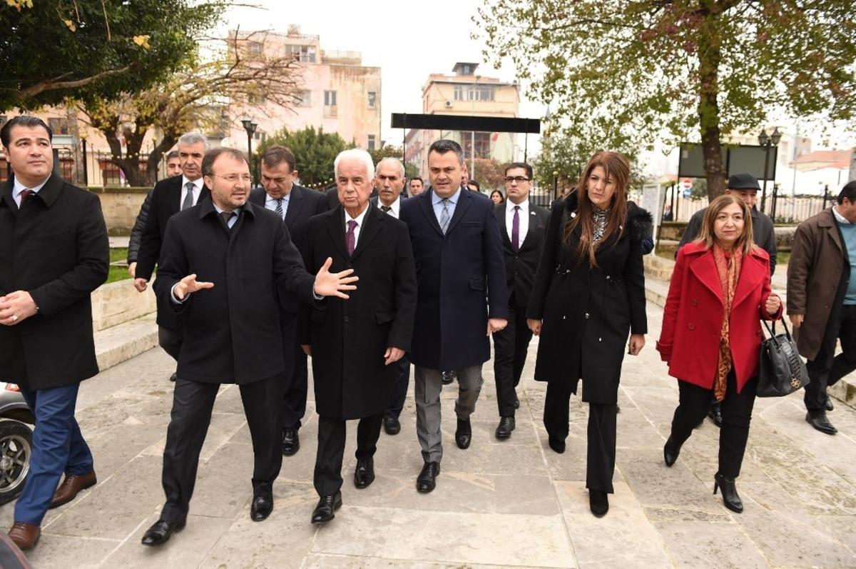 Derviş Eroğlu Tarsus&rsquo;un tarihi yerlerini gezdi