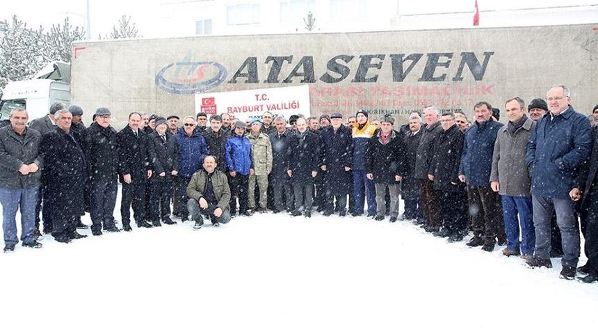 Muhtarlardan Elazığ&rsquo;a 500 koli gıda yardımı