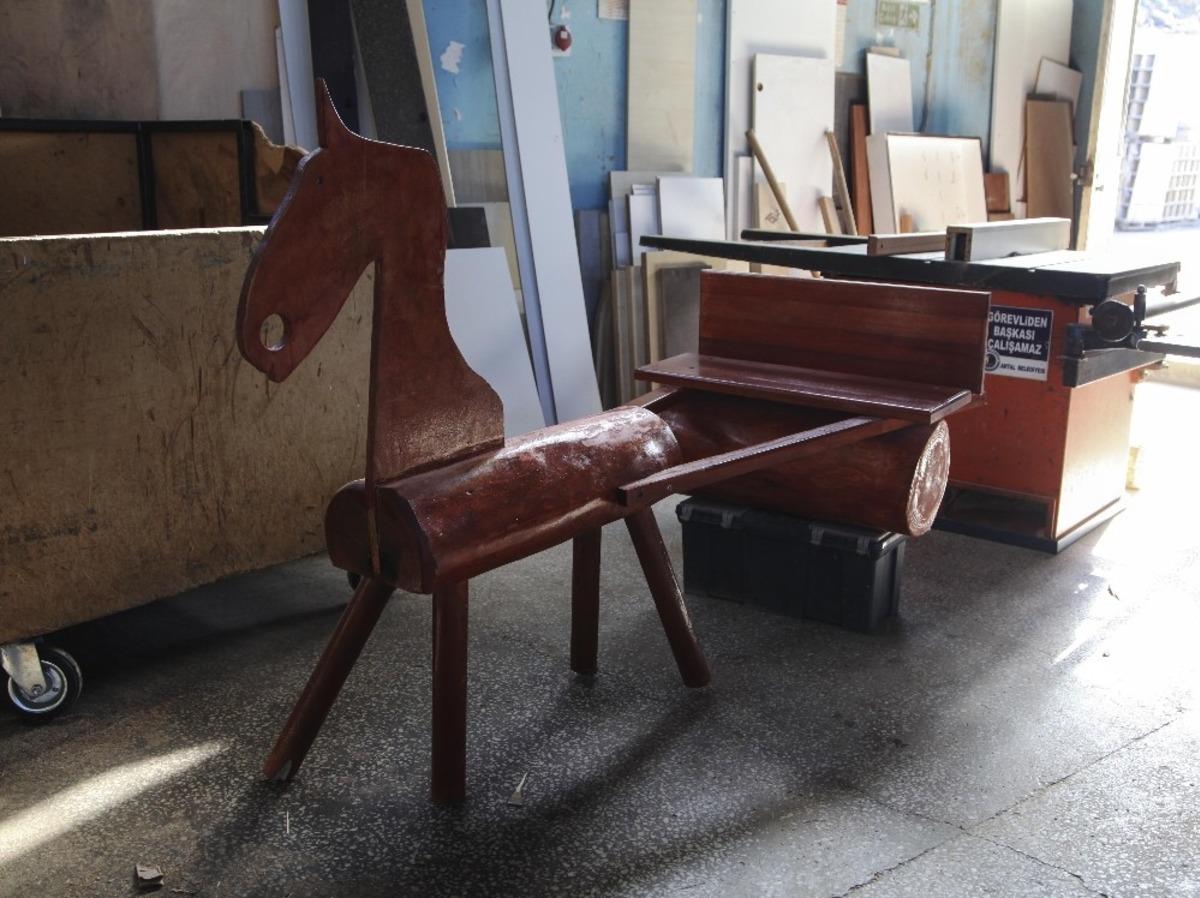 Kartal&rsquo;da budama atıkları geri d&ouml;n&uuml;ş&uuml;mle değer kazanıyor