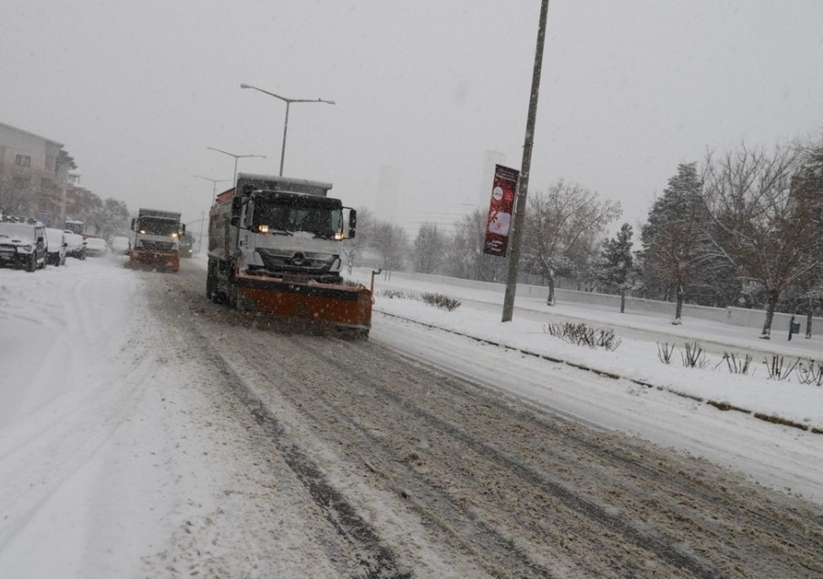 Erzincan Belediyesi&rsquo;nden karla m&uuml;cadele &ccedil;alışması