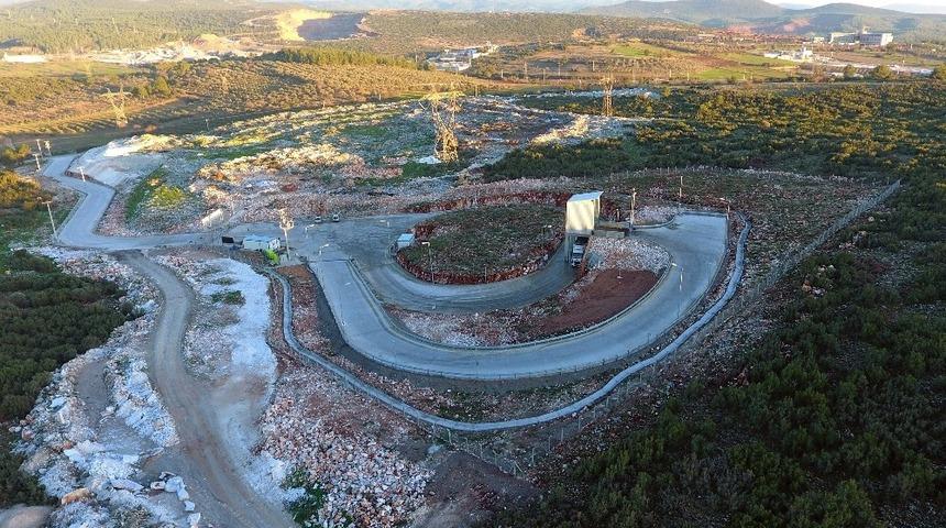 Muğla B&uuml;y&uuml;kşehir 4 bin 737 ton katı atığı g&uuml;venli bir şekilde aktardı