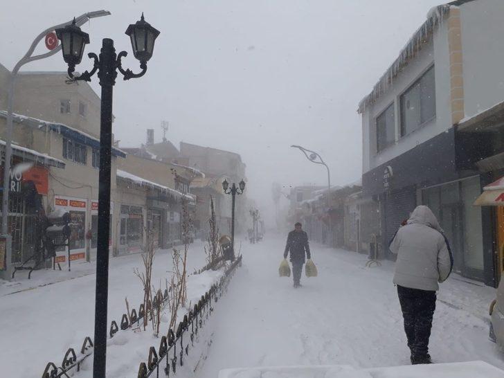 Ağrı’da tipi hayatı felç etti G4