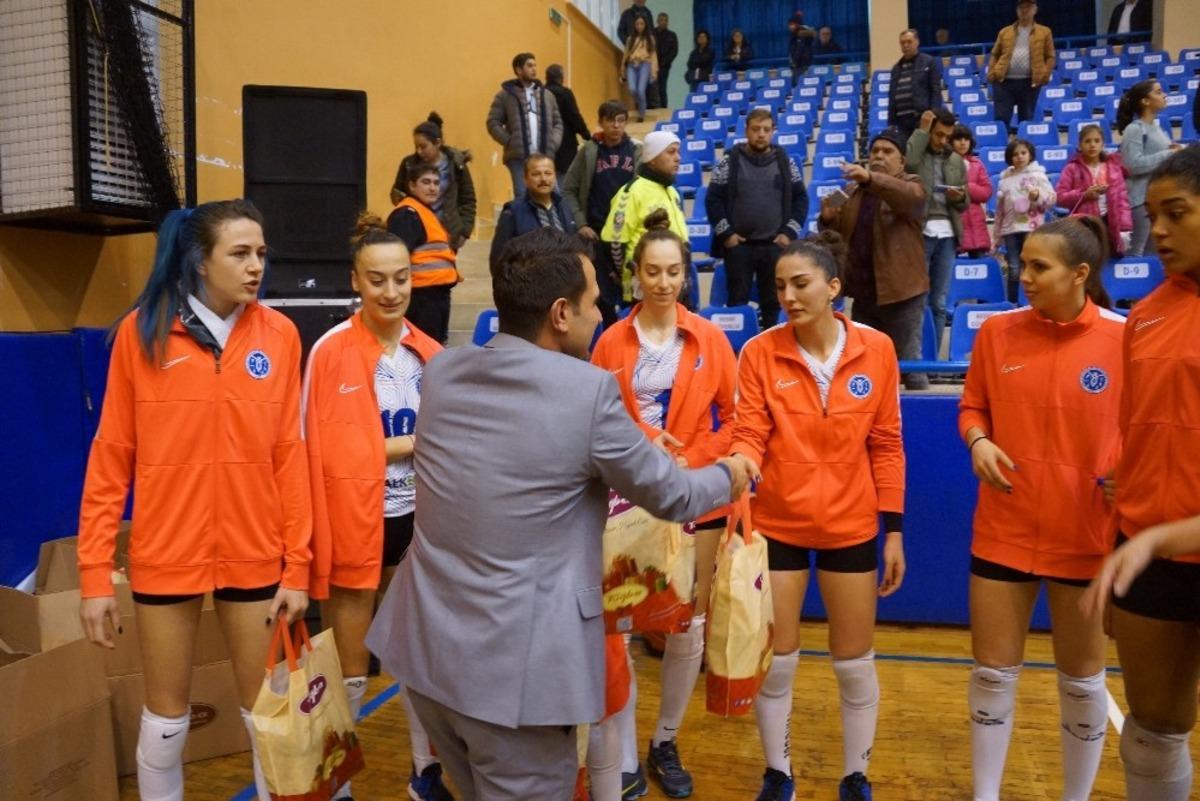 Tuğba Kuruyemiş&rsquo;ten Aydın&rsquo;ın sultanlarına galibiyet hediyesi