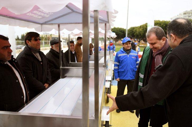 Kültür Parkta 25 seyyar satıcıya araç verildi G3