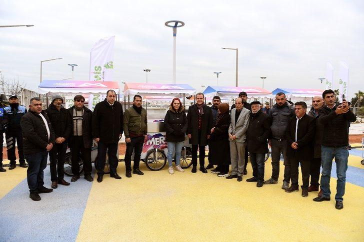 Kültür Parkta 25 seyyar satıcıya araç verildi G4