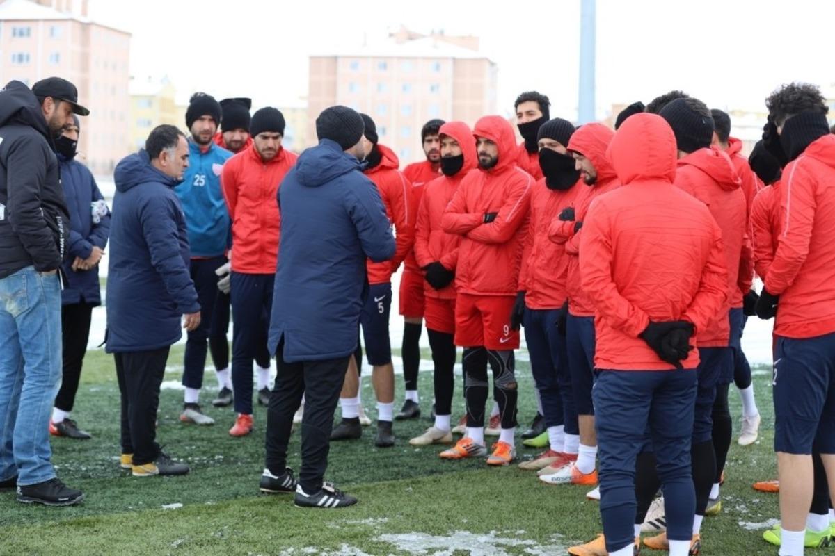 Nevşehir Belediyespor tam kadro &ccedil;alıştı