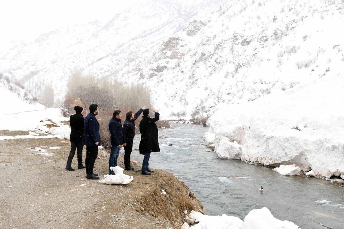 Başkan Şeylan, &ccedil;ığ b&ouml;lgesinde incelemelerde bulundu