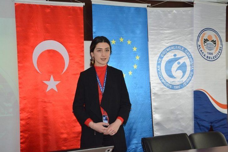 Alaca’da “Mültecilerle ilgili doğru bilinen yanlışlar” konulu konferansı G2