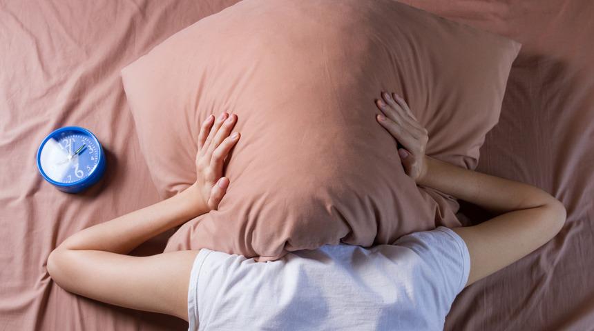 Haftada 3 gün uykusuz kalmak beyni yaşlandırıyor!