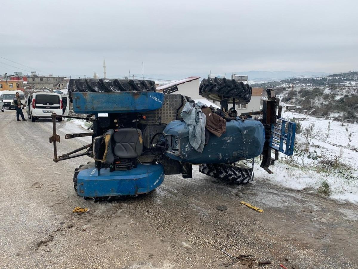Hatay&rsquo;da trakt&ouml;r devrildi: 1 &ouml;l&uuml;