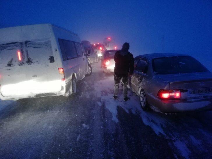 Van yolunda yüzlerce araç mahsur kaldı G2