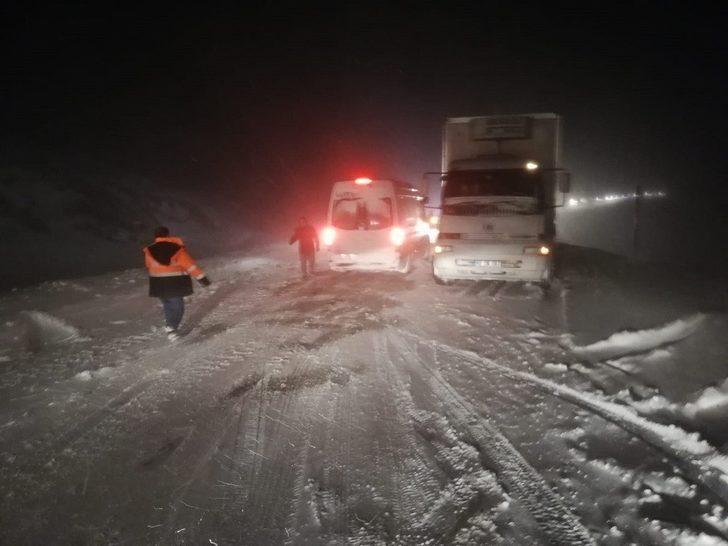 Van yolunda yüzlerce araç mahsur kaldı G5