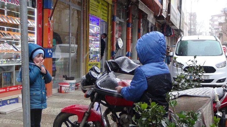 İslahiye’de kar yağışı başladı G4