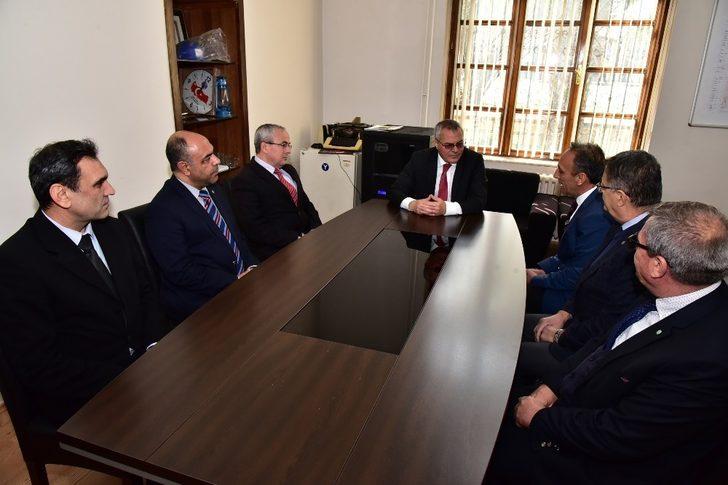 Tren garında valiyi karşılarında gören vatandaşlar şaşırdı G3