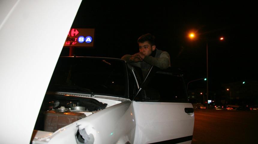 Denizli'de trafik magandaları dehşet sa&ccedil;tı! Otomobilin &ouml;n&uuml;n&uuml; kesip bı&ccedil;ak ve pompalı t&uuml;fekle saldırdılar