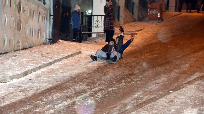 Kahramanmaraş'a 3 yıl aradan sonra kar yağdı