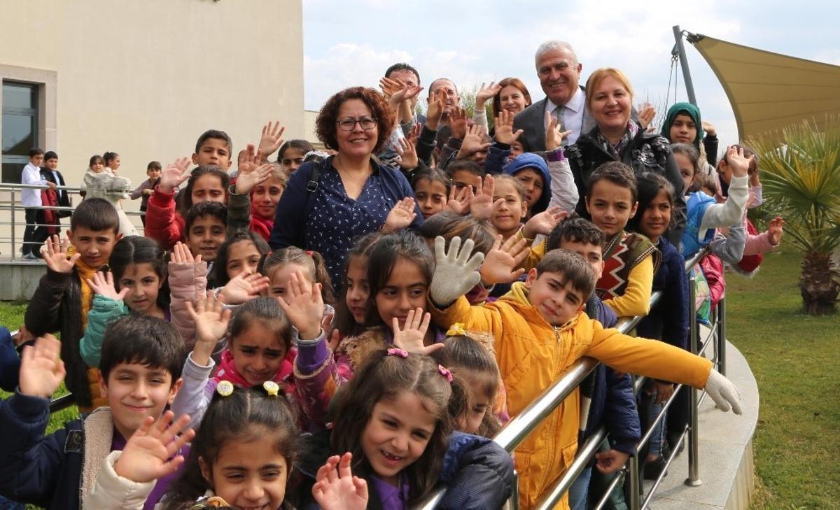 Efeler&rsquo;de 142 &ccedil;ocuk sinema keyfi yaşadı