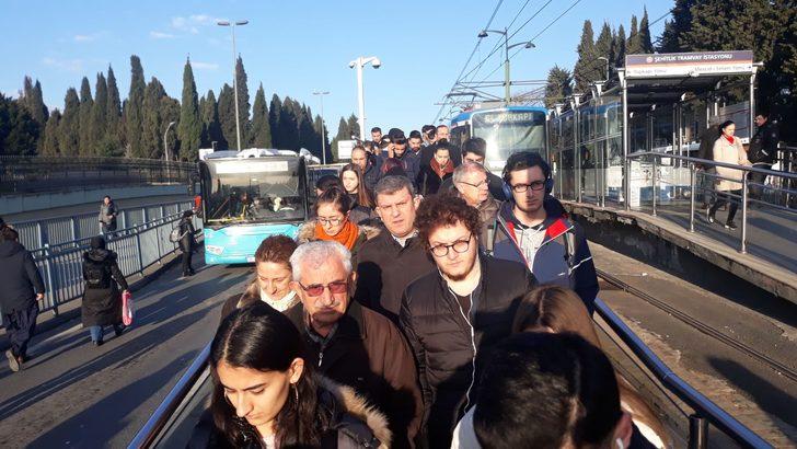 İstanbul'da tramvay hattında arıza! Seferlerde aksama G3