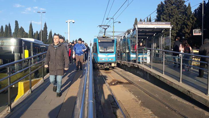 İstanbul'da tramvay hattında arıza! Seferlerde aksama G4