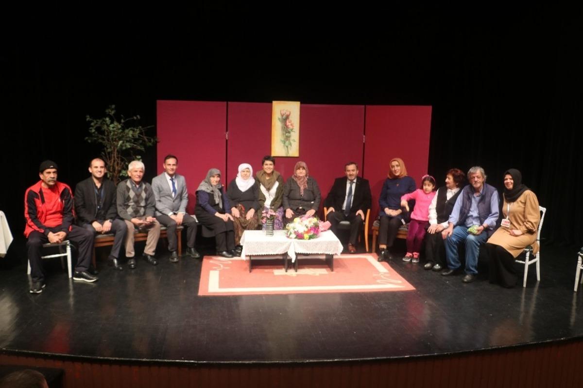 En huzurlu tiyatro oyunu