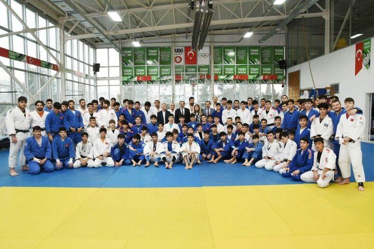 Başkan Demir’den milli judoculara baklava G3