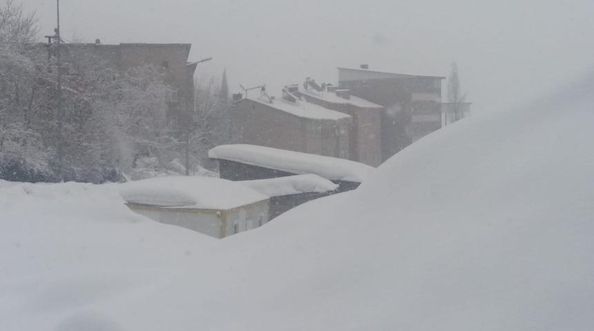 Hakkari’de 150 yerleşim yeri kapandı