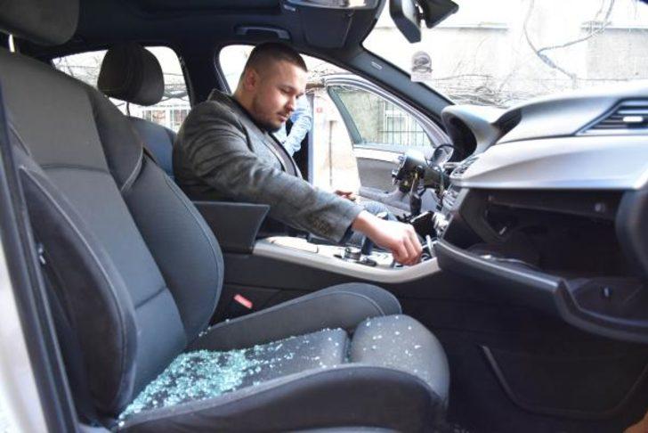 Otomobilinin direksiyonunu çalan hırsıza böyle seslendi: Ucuz yollu ayarlarsan almaya razıyım G1