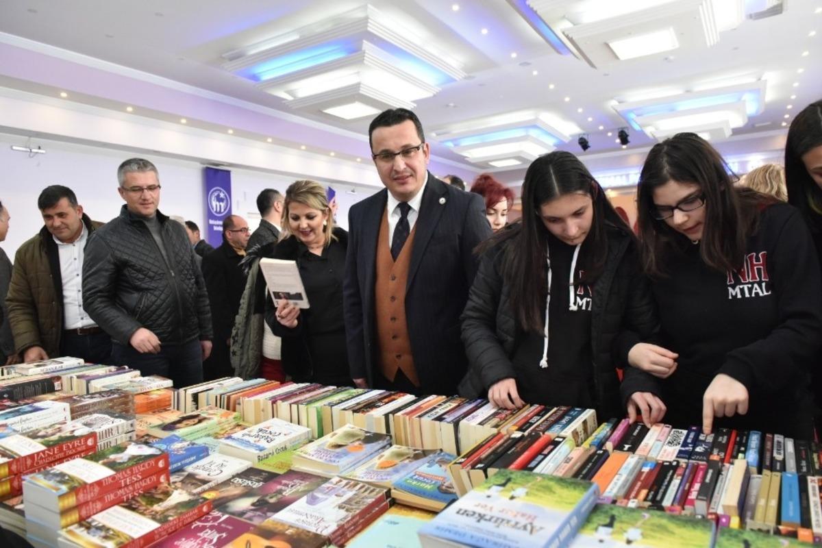 Mustafakemalpaşa&rsquo;da kitap g&uuml;nleri başladı
