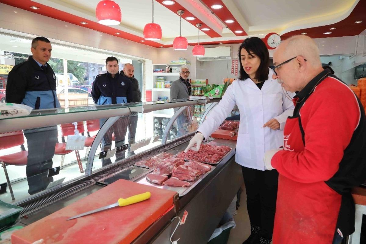 Bayraklı zabıtasından, gıda m&uuml;hendisiyle hijyen denetimi