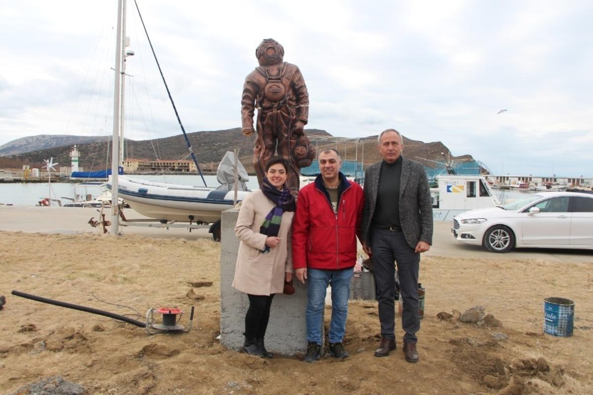 S&uuml;ngerci heykeli, G&ouml;k&ccedil;eada&rsquo;daki yerini aldı