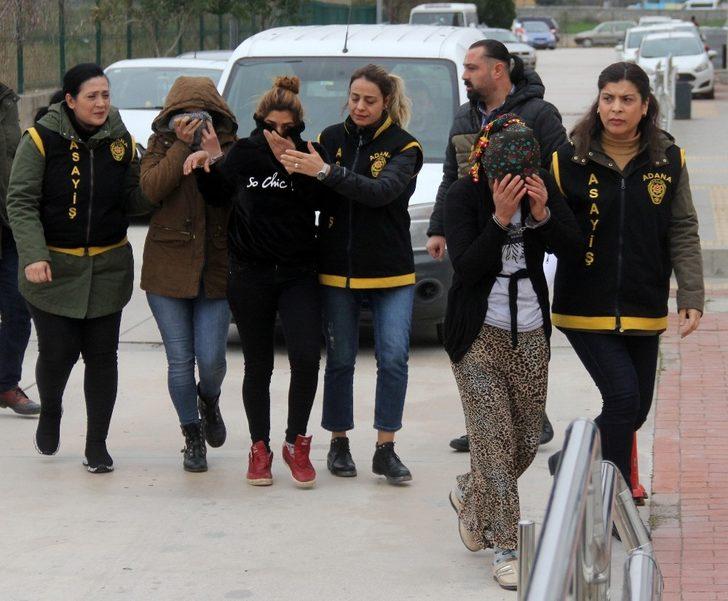 TIR sürücüsüne 'ilişki' teklifiyle yaklaşıp elini ısırarak parasını aldı G1