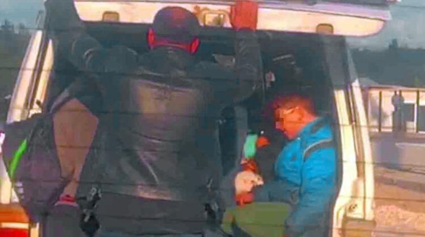 İzmir'de şoke eden görüntü! Öğrencileri böyle taşıyorlar