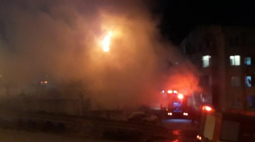 Bursa&rsquo;da 5 katlı apartmanda yangın