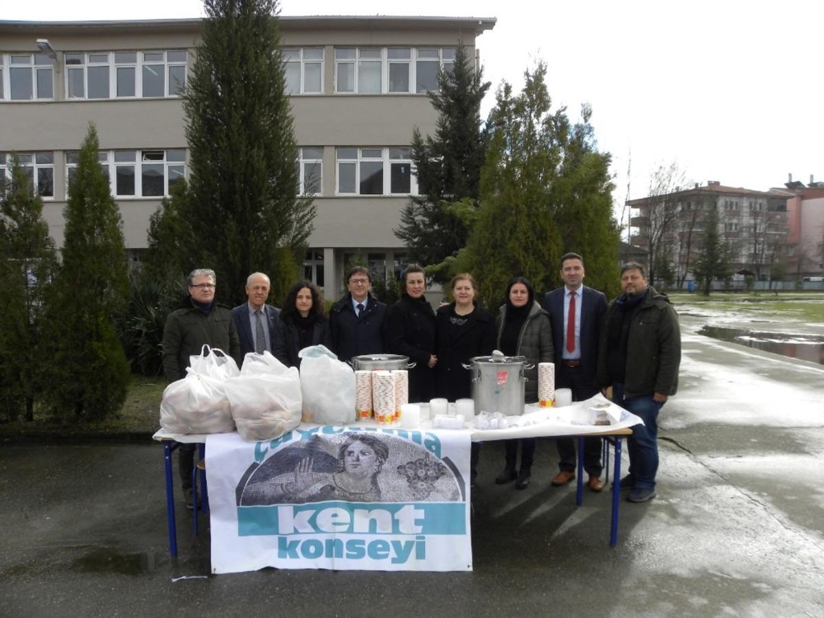 &Ccedil;aycuma Kent Konseyi kadınları &ouml;ğrencilerin i&ccedil;ini ısıttı