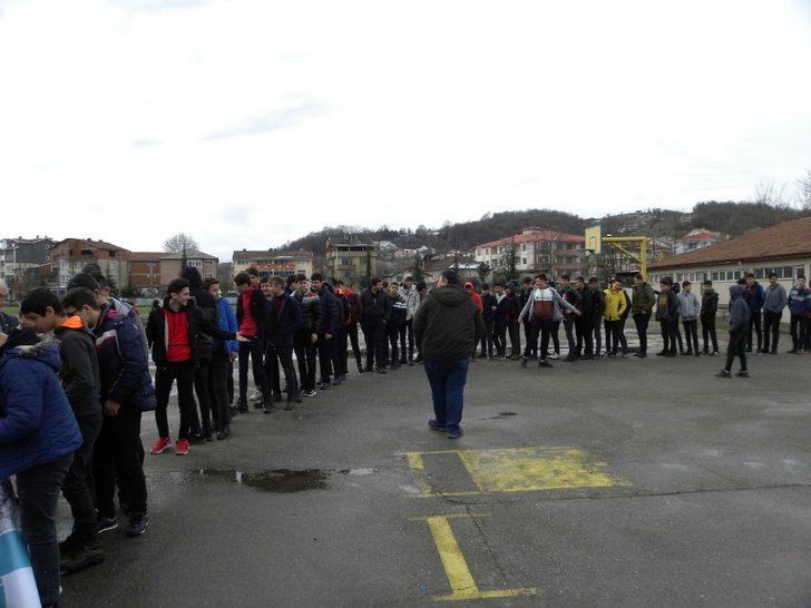 Çaycuma Kent Konseyi kadınları öğrencilerin içini ısıttı G2