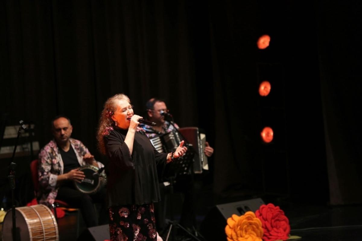 K&uuml;&ccedil;&uuml;k&ccedil;ekmece&rsquo;de Suzan Kardeş r&uuml;zgarı