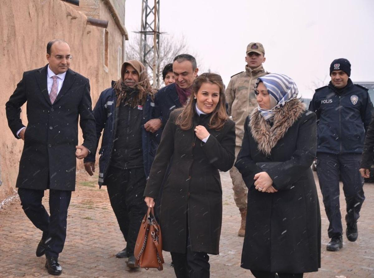 Vali Soyt&uuml;rk şahit ailelerini yalnız bırakmıyor