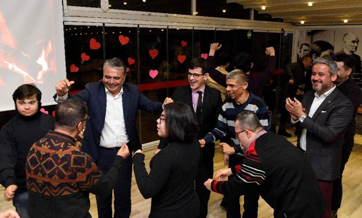 Engelsiz Kafe&rsquo;de Sevgililer G&uuml;n&uuml; kutlaması