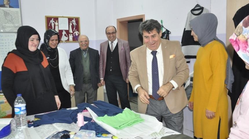 Kaymakam Tortop ve Başkan &Ccedil;&ouml;l, Halk Eğitim Merkezi&rsquo;nde incelemelerde bulundular