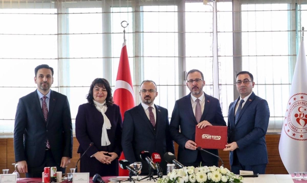 B&uuml;lent Erdoğan: "Biga&rsquo;da y&uuml;zme bilmeyen kalmayacak"