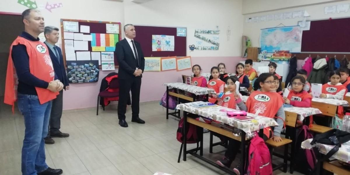 Burhaniye&rsquo;de ilkokul &ouml;ğrencileri TEMA g&ouml;n&uuml;ll&uuml;s&uuml; oldu