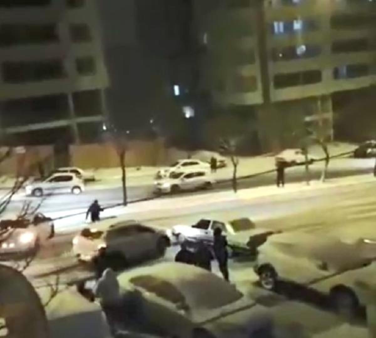 Kahramanmaraş'ta 3 yıl sonra kar yağdı! S&uuml;r&uuml;c&uuml;ler zor anlar yaşadı