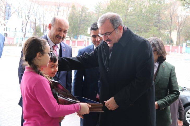 Vali Toraman: “Öğretmen eğitimde mihenk taşıdır” G5